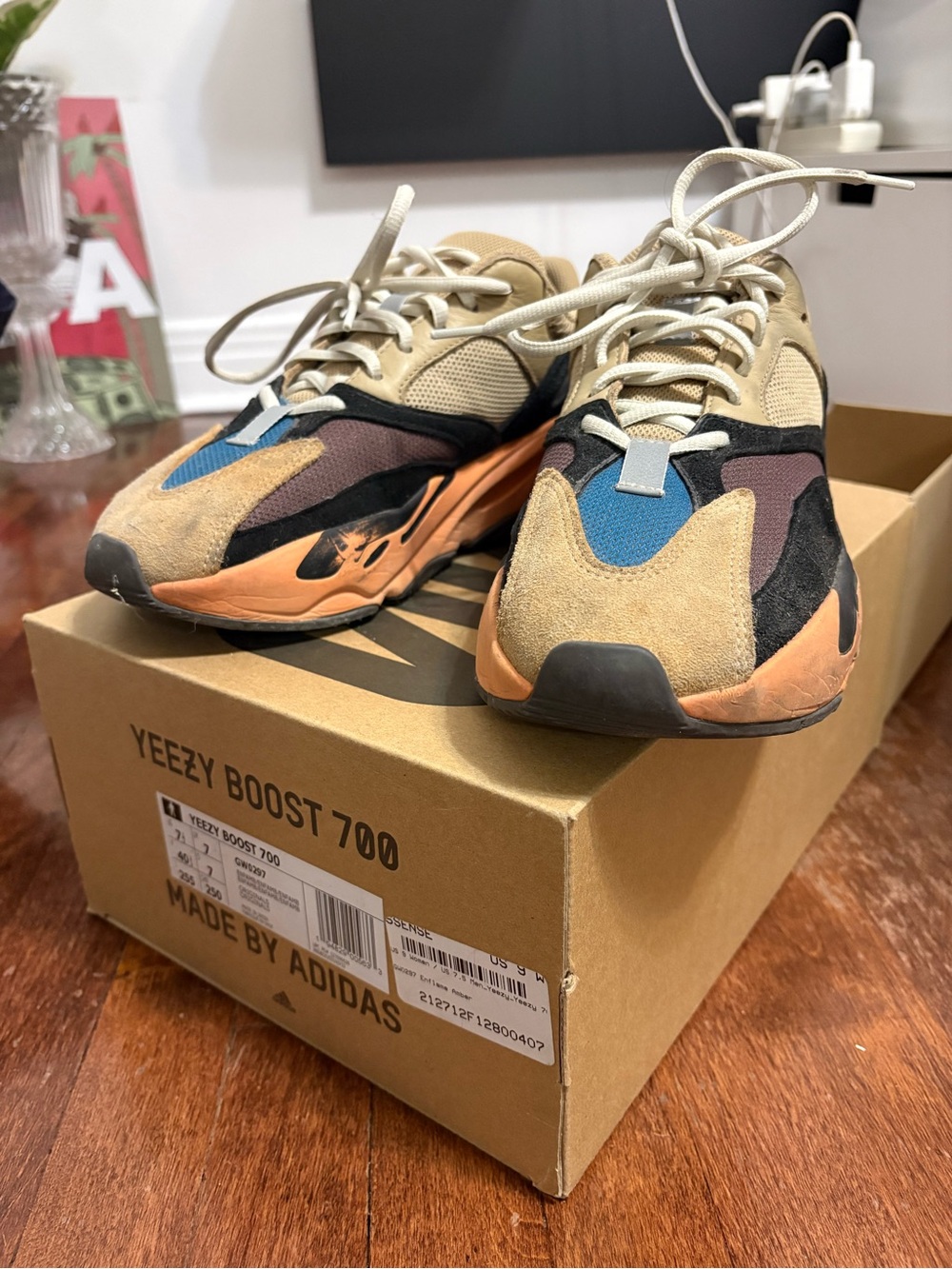 Unisex YEZZY Enflammed SIZE 40